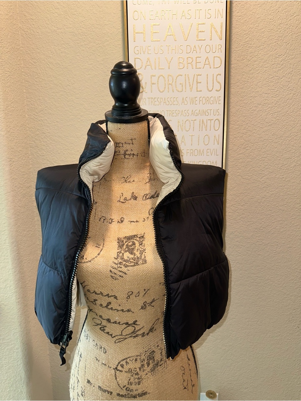 H&M Reversible Puffer Vest in Cream and Black - Picture 6 of 8